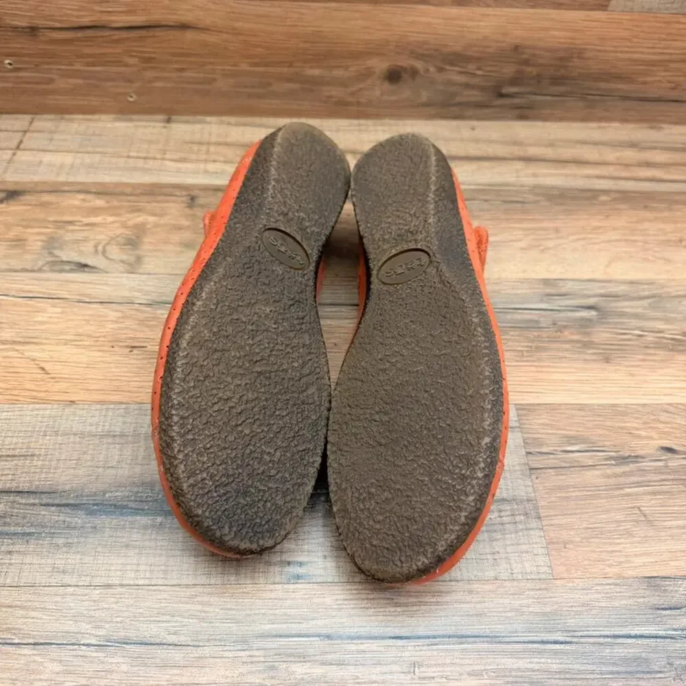 Taos Size 8-8.5 39 Leather Mary Janes Orange Shoes